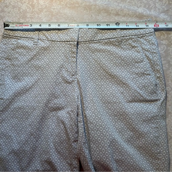 J Crew ~ Classic 10” Gray + White Print Bermuda City Fit Chino Shorts in size 2 - Picture 8 of 10